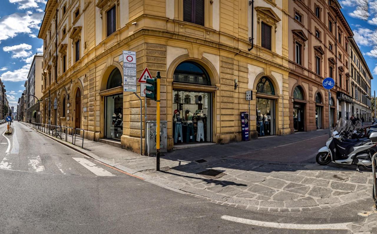 Maison Pitti Firenze Bagian luar foto